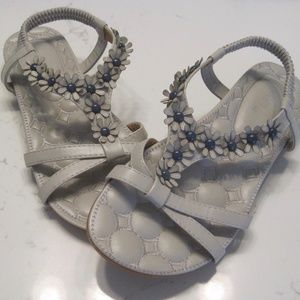 Women Siketu Summer Bohemia Flower Beaded Sandal, size 9